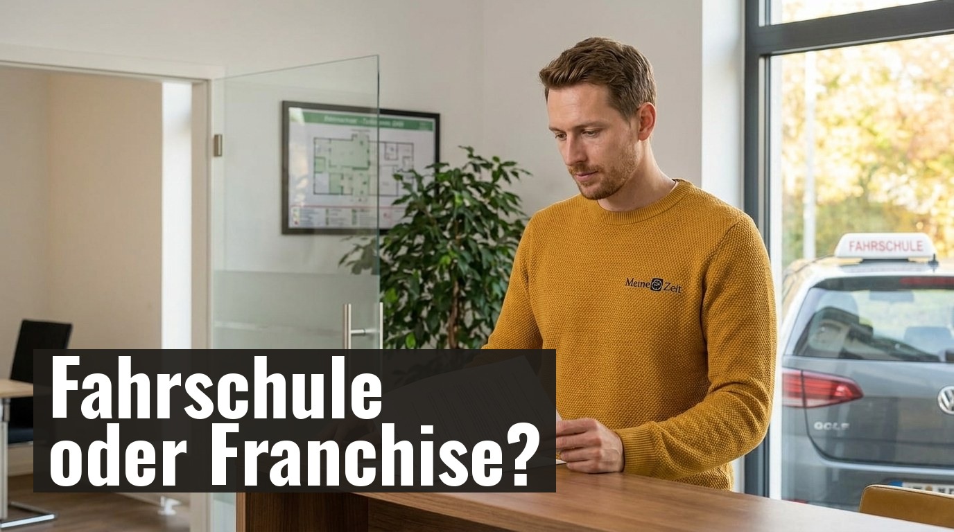 Fahrschulinhaber Max prüft einen Franchisevertrag am Empfangstresen seiner Fahrschule